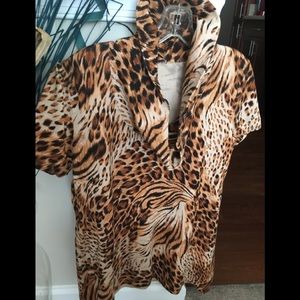 Jersey type blouse. Beautiful animal print